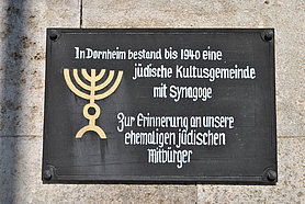 Gedenktafel für die jüdische Gemeinde in Dornheim.