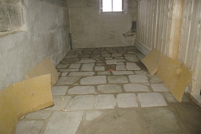 Mit Steinplatten belegter Boden