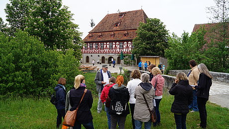 Erwachsene_Fuehrung_Gruppe