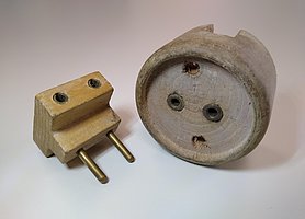 Holzsteckdose und Holzstecker