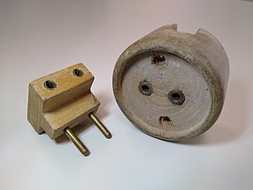 Holzsteckdose und Holzstecker