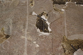 Putz mit Fehlstellen und Füllungen