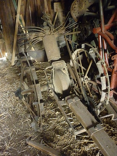 Landwirtschaftlicher Gerät in Scheune