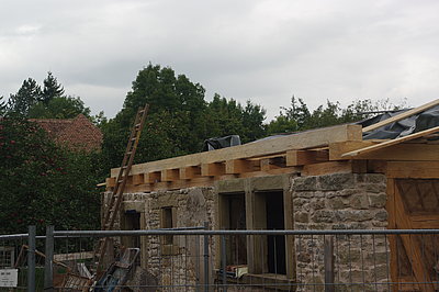 Deckenbalkenlage und Schwellhölzer, von außen gesehen