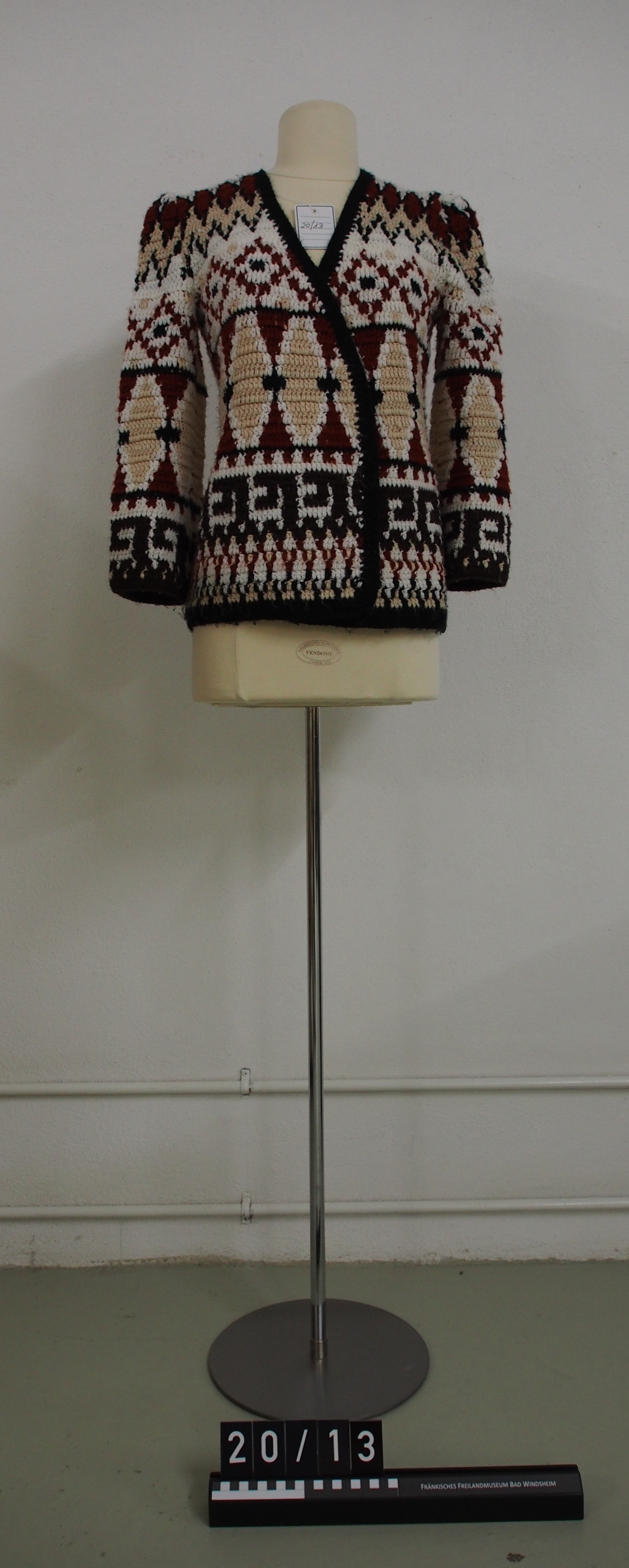 Strickjacke auf Model-Puppe